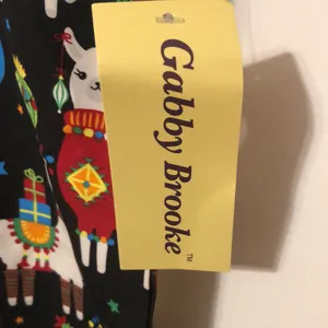 Gabby Brooke Women’s Size Medium Christmas Lama 2 Pockets V-Neck Scrub Top NWT thumbnail 4