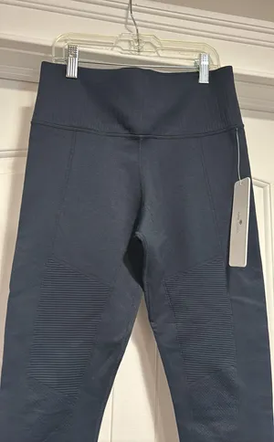 CRZ Yoga NWT Seamless Capris Size M( 8/10). thumbnail 2