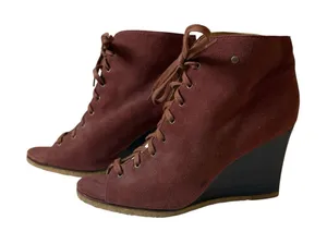 Ugg Elyse Lace Up Wedge Ankle Booties Size 10 Red Suede Peep Toe Festival‎ Boho thumbnail 1
