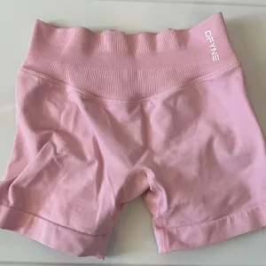 DFYNE Dynamic Seamless Scrunch Shorts Pink High Waisted Athletic Workout XS/S thumbnail 1