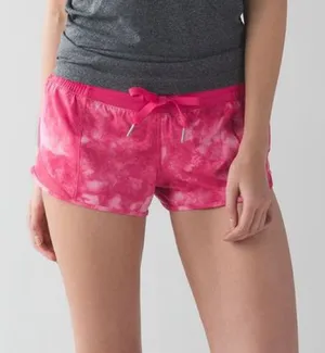 Lululemon Women’s Hotty Hot Short 2.5” in Tidal Trip Boom Juice/Boom Juice 4 thumbnail 1