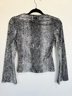 Guess Vintage 80s Snake Print Velvet Bell Sleeve Top Whimsigoth Goth Grunge Gray thumbnail 5