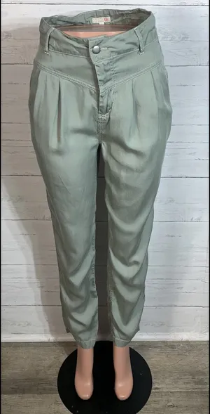 Gianni Bini green pleated tencel pants size Small high rise thumbnail 1