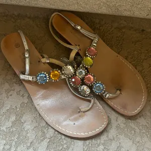 Capri Sandals Size 10 thumbnail 1