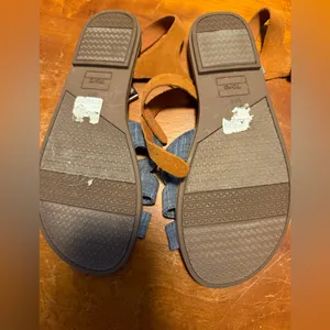 TOMS Strappy Sandals Women’s 7 Chambray Blue Brown Suede Ankle Strap thumbnail 4