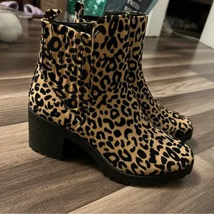 Qupid Cheetah Print Booties size 7 NWOT thumbnail 1