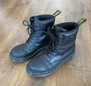 Dr. Martens Women’s Black Combat Ankle Boots Lace-Up Air Cushion US 8 thumbnail 1