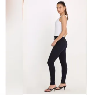 Good American Pull On Stretch Jeans Size Large thumbnail 2