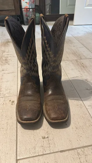 Men’s Ariat Cowboy Boots thumbnail 2