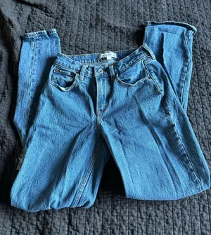 Abercrombie High-Rise Jeans Ultra Straight thumbnail 1
