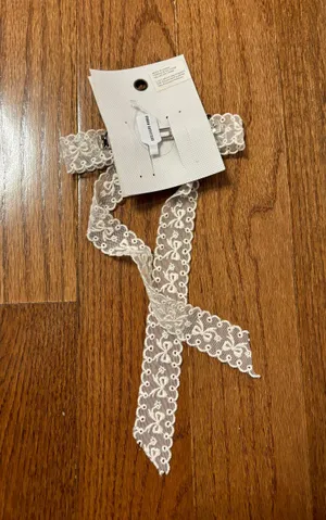 Urban Outfitters NWT coquette Medium Lace Hair Bow Barrette thumbnail 4