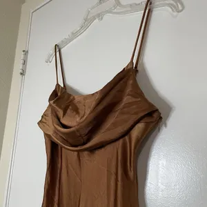 NEW! Selfie Leslie Well Versed Pleated Bust Front Split Slip Dress Chocolate MED thumbnail 5
