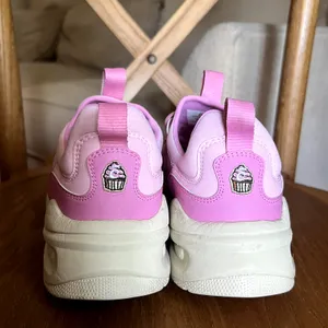 Clove Unisex Strada Pink Cupcake Nursing Sneakers Size W 7 M 5.5 thumbnail 5
