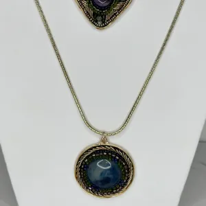 Chico's Layered Gold Tone Necklace Stone Cabochon Pendants ✨ thumbnail 3