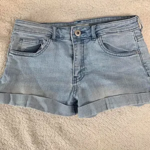 H&M Denim Mini Jean Shorts Small 4 thumbnail 2
