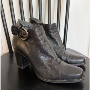 Stuart Weitzman black leather square toe bootie size 8.5 thumbnail 2