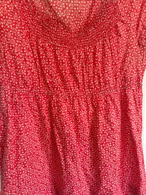 American Eagle Outfitters Red Floral Smocked Short-Sleeve Blouse thumbnail 4