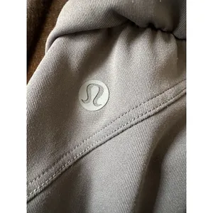 Lululemon Stretch High-Rise Straight Legs Women's Gray Athletic Pants‎ - Size 8 thumbnail 3