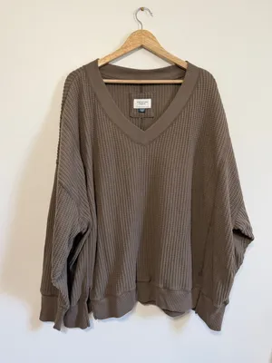 NWT American Eagle AE Big Hug V-Neck Waffle Sweatshirt Size XL Brown NEW thumbnail 2