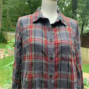 LL Bean Shirt Women Medium M Gray Scotch Plaid Flannel Slightly Fitted Top thumbnail 2