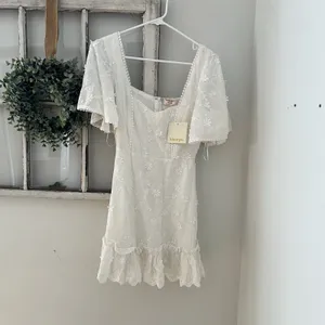 NWT Showpo White Embroidered Mini Dress Size 4 Fancy a Spritz‎ with Square Neck thumbnail 4