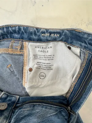 American Eagle Strigid Distressed Mom Jeans Light Wash Size 6 Regular thumbnail 8