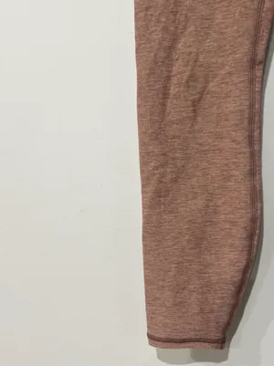 Alo Alosoft High-Waist 7/8 Highlight Legging in Dark Pink Quartz Heather thumbnail 4