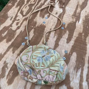 Vintage embroidered floral purse thumbnail 4