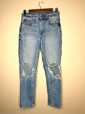 American Eagle Women Distressed Light Wash High Waisted Mom Jeans 2 Short Denim thumbnail 2