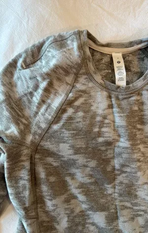 Lululemon Top thumbnail 3