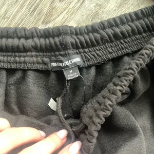 Pretty Little Thing NWT BLACK JOGGERS & HOODIE SET M thumbnail 11