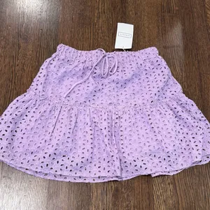 LILAC EYELET LACE MINI SKIRT Purple thumbnail 1