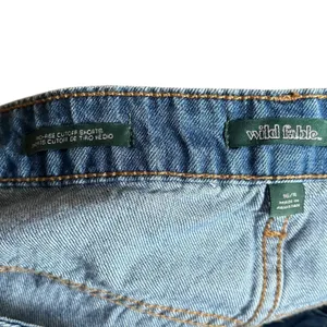 Wild Fable Women's Size 16 Mid-Rise‎ Light Wash Distressed Denim Cutoff Shorts thumbnail 4