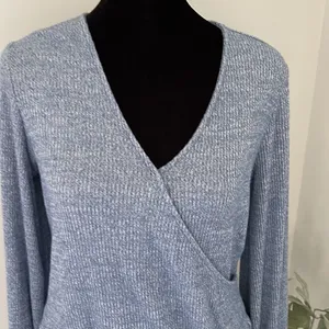 - GAP V-neck Top. Size Medium. Sky Blue‎ thumbnail 2