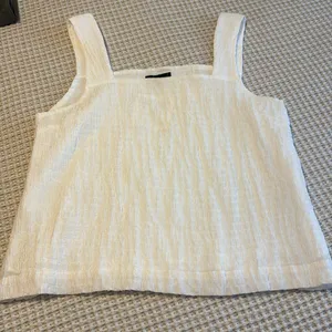 Wishlist NWT. Flowy white top. Size M. thumbnail 1