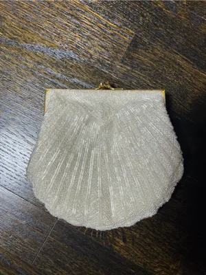 Vintage White Beaded Clamshell Clutch Gold Tone Kiss Lock Closure thumbnail 4