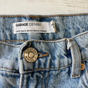 Women’s GARAGE Denim Light Blue Vintage Straight Leg Distressed Jeans Sz 5 / 27 thumbnail 7