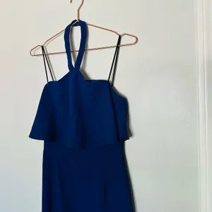 AMANDA UPRICHARD Royal Blue Halter Neckline Fitted Side Slit Gown Size Small thumbnail 5