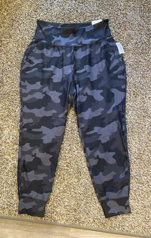 Old Navy Active High Rise Go Dry Camo Joggers thumbnail 1