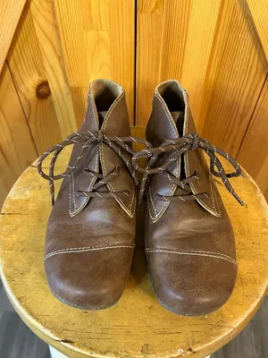 BOC Born Concept Boots Womens 7M Chukka Booties Brown Faux Leather Lace Up thumbnail 2