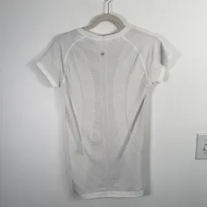 Lululemon White Swiftly Tech Short Sleeve Shirt Athletic Gym Running Womens 8 thumbnail 5