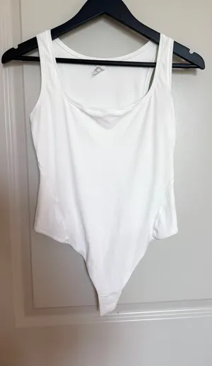 Lululemon Wundermost Ultra-Soft Nulu Square-Neck Sleeveless Bodysuit White - M thumbnail 1