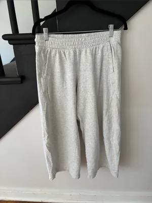 Old Navy barrel leg sweatpants thumbnail 4