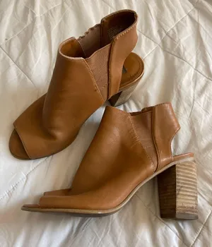 Steve Madden Peep Toe Leather Heels thumbnail 1
