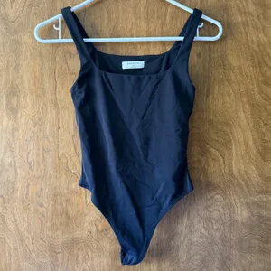 Aritzia sz XS Black Contour Bodysuit One Piece Smoothing Everyday Luxe thumbnail 3