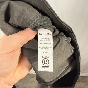 Athleta‎ Wander Slim Straight Crop Pant in Arbor Olive Green Size 4 thumbnail 6
