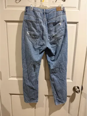 American Eagle Light Wash Mom Jeans Size 6 thumbnail 7