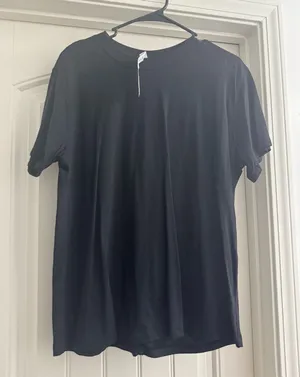 Black Lululemon shirt thumbnail 1