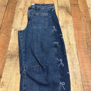 Frayed Dark Wash Bow Print Side High Rise Barrel Leg Jeans Sz 32 Boho Festival thumbnail 2