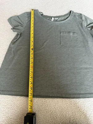 Vintage H&M Divided Basic Green Cropped Boxy Pocket Tshirt in M thumbnail 5
